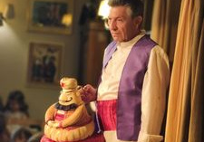 aktor prezentuje marionetkę sycylijską