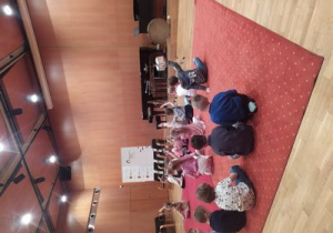 Dzieci podzczas warsztatów w Filharmonii Łódzkiej