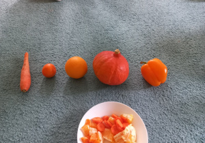 Owoce i warzywa w kolorze pomarańczowym