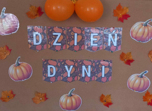 Dekoracja z napisem "Dzień dyni"