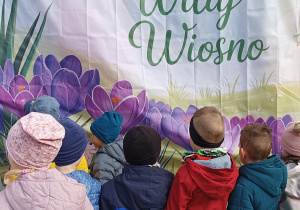 Dekoracja z napisem "Witaj wiosno"